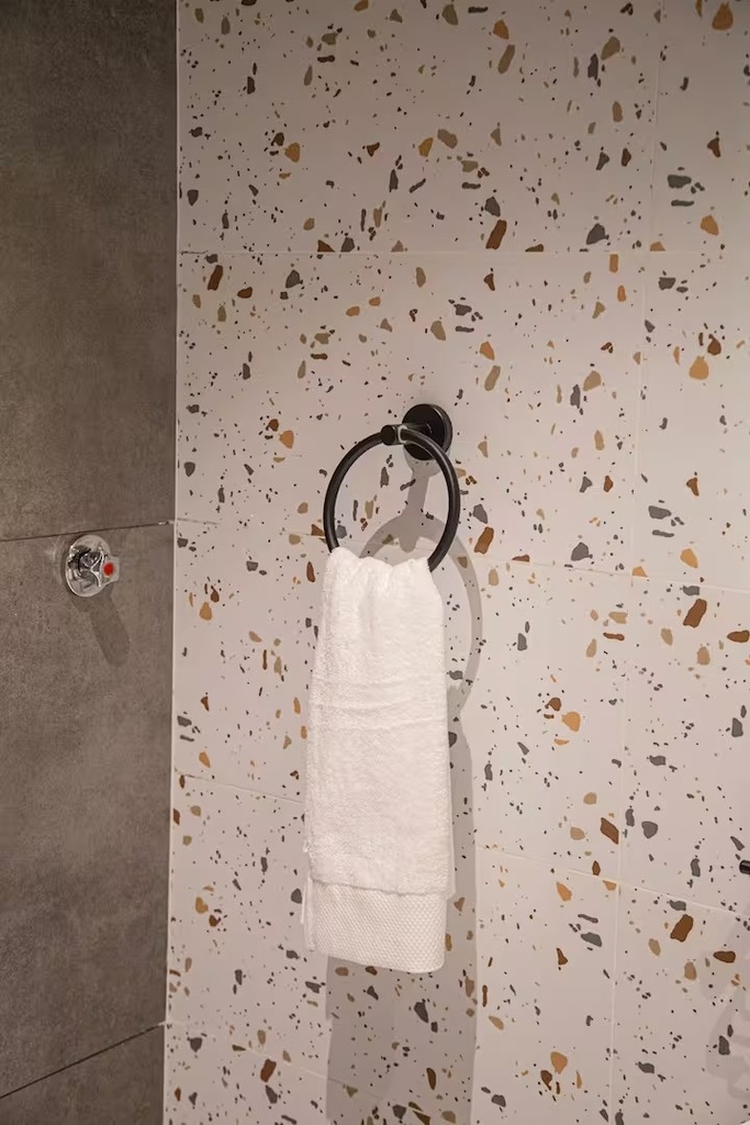 شقة بإطلالة بحرية | تلفزيون 65 بوصة - Bathroom